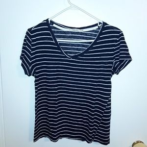 V-neck tee